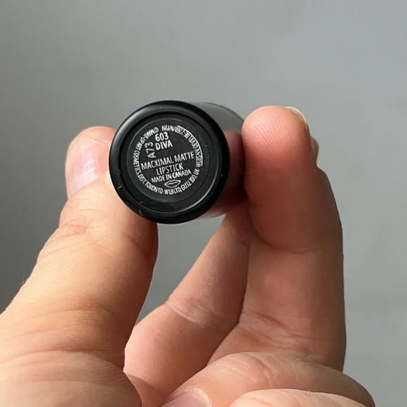 MACXIMAL LIPSTICK - Picture 2 of 3